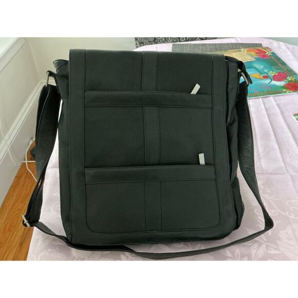 Le Donne Leather Simple Flap Over Crossbody Bag Black - Picture 16 of 16